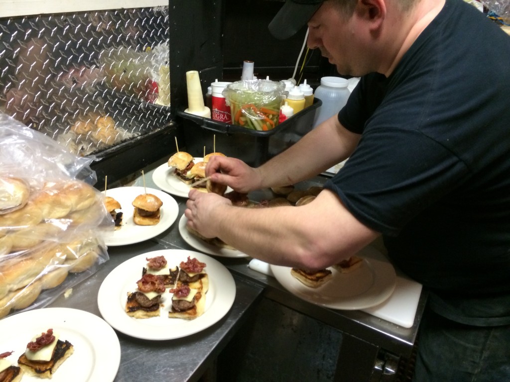NY_The_Burger_Week_NYC_2014_Idle_Hands_Bar_ACDC_Back_In_Black_Angus_050614_4522